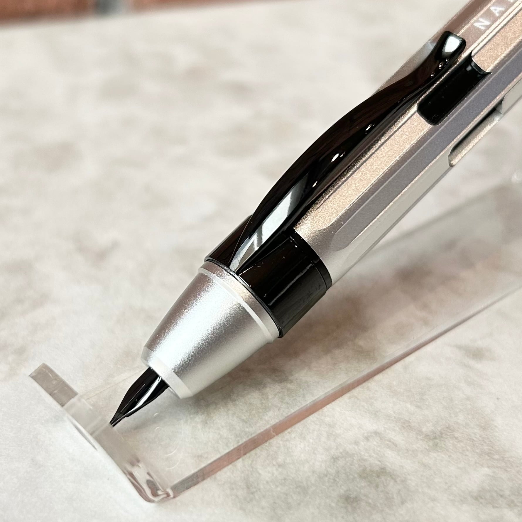 ナーヴァル エクリプス万年筆「イリジウム（スライドノック式）」／字