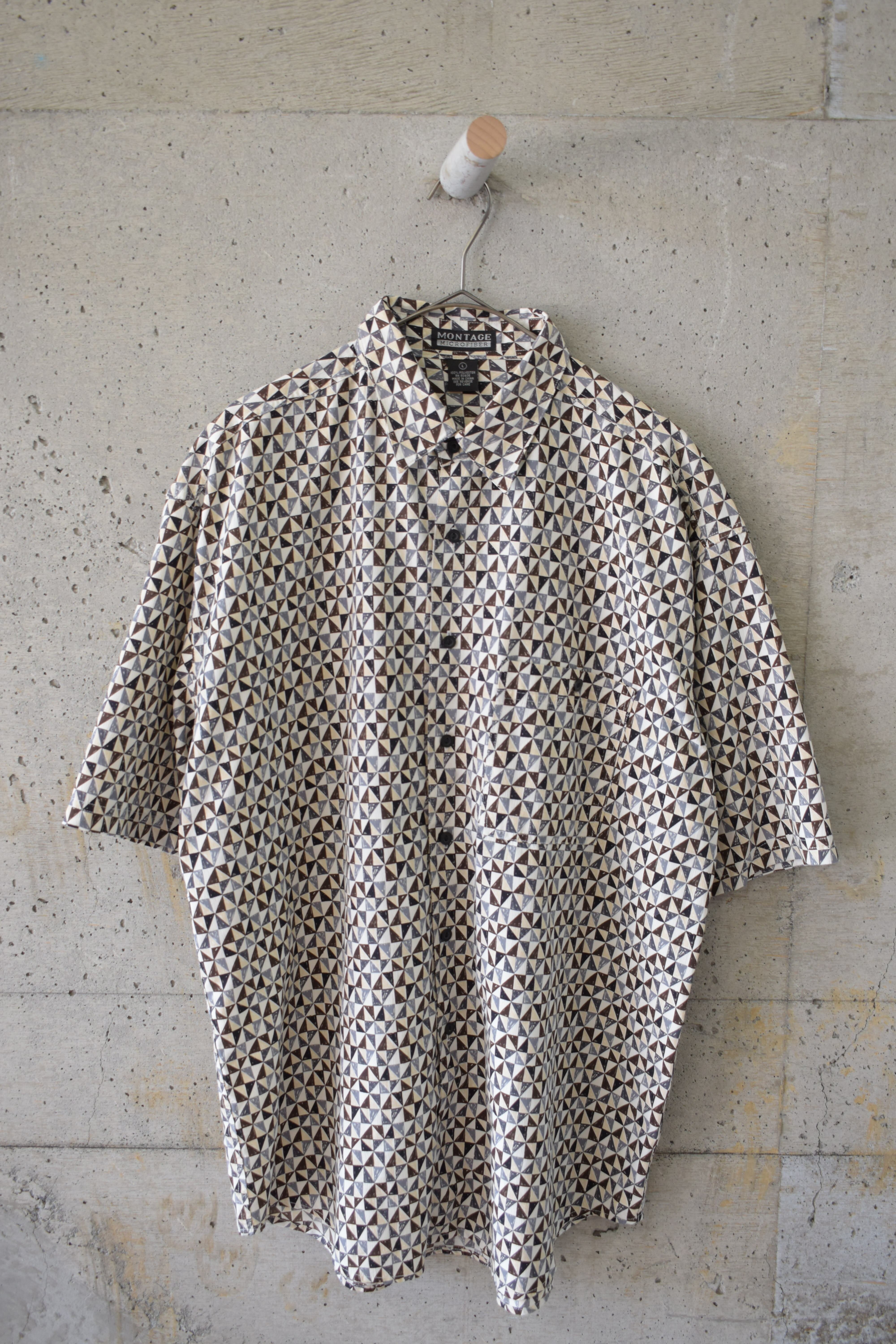 Shirt with a hand-drawn style triangle pattern