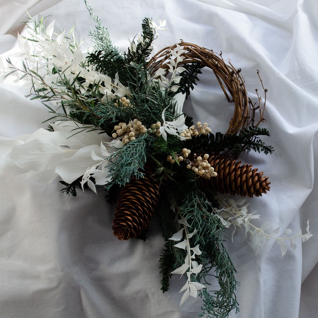 white half wreath