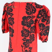 フラダンス 衣装 ワンピース ドレス ブラック系 レッド系 ツーカラー ハイビスカス柄 モンステラ柄 パフスリーブ フリル かわいい 鮮やか 華やか 明るい 赤 黒 ハワイアンダンス レディース ハワイアン アロハ ハワイアンプリント ダンス レッスン 練習