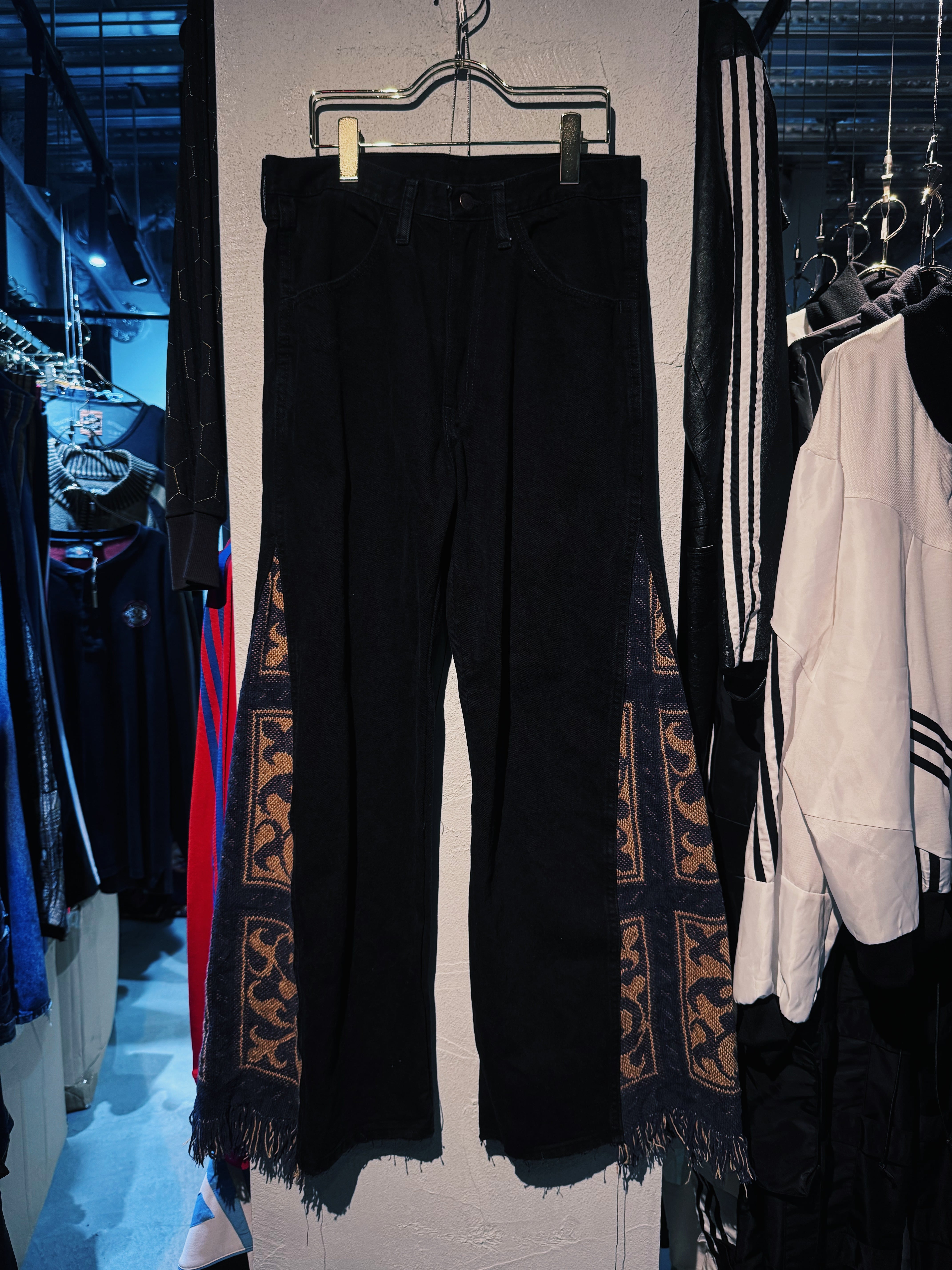 【D4C】Special Re:make "low rise" × "antique rug" docking flare denim