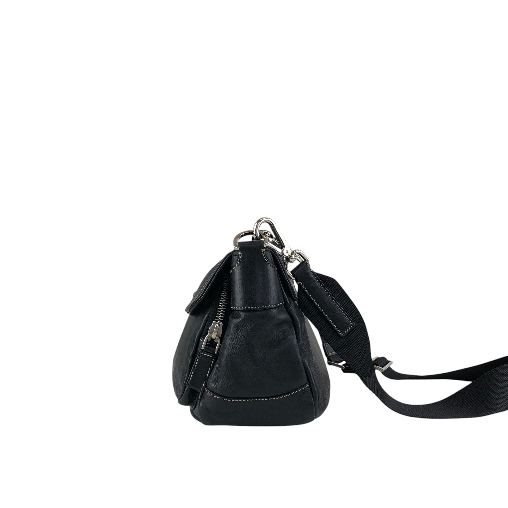 PRADA プラダ ショルダーバッグ ブラック フロントバックル レザー