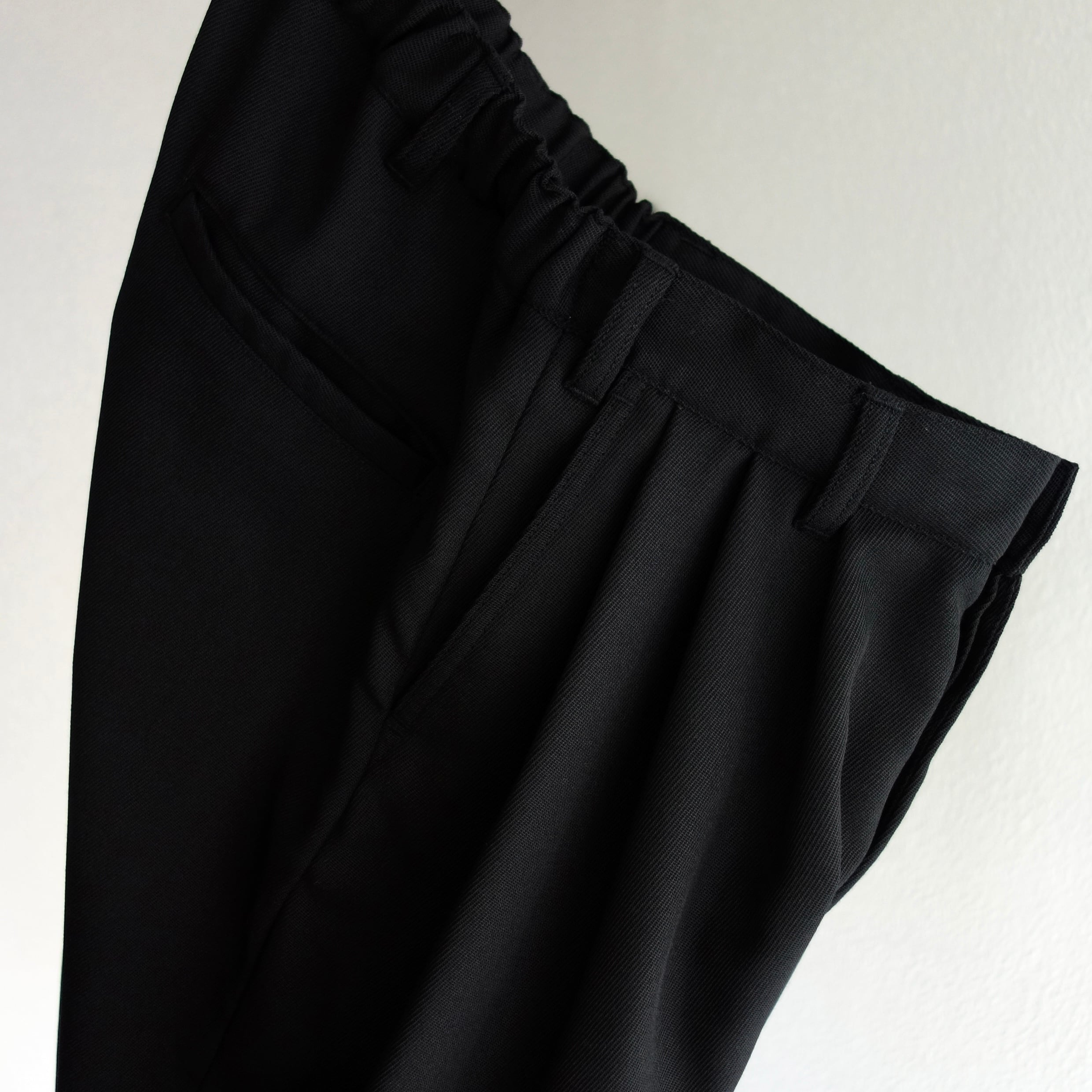 pleatswide wool bontans feat. Suga Dairo / black