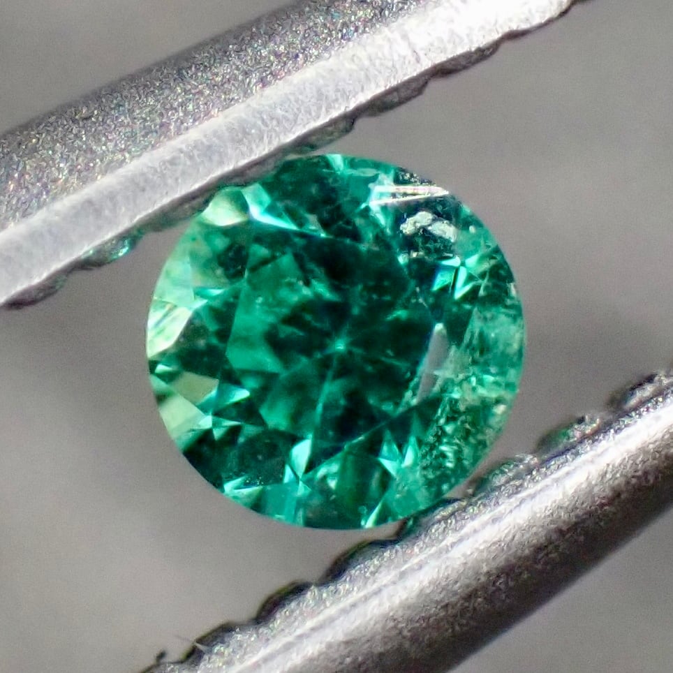 No-oil Emerald 2.3×2.3mm 0.049ct Russia | One Loose