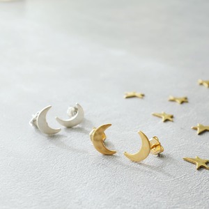 月のピアス