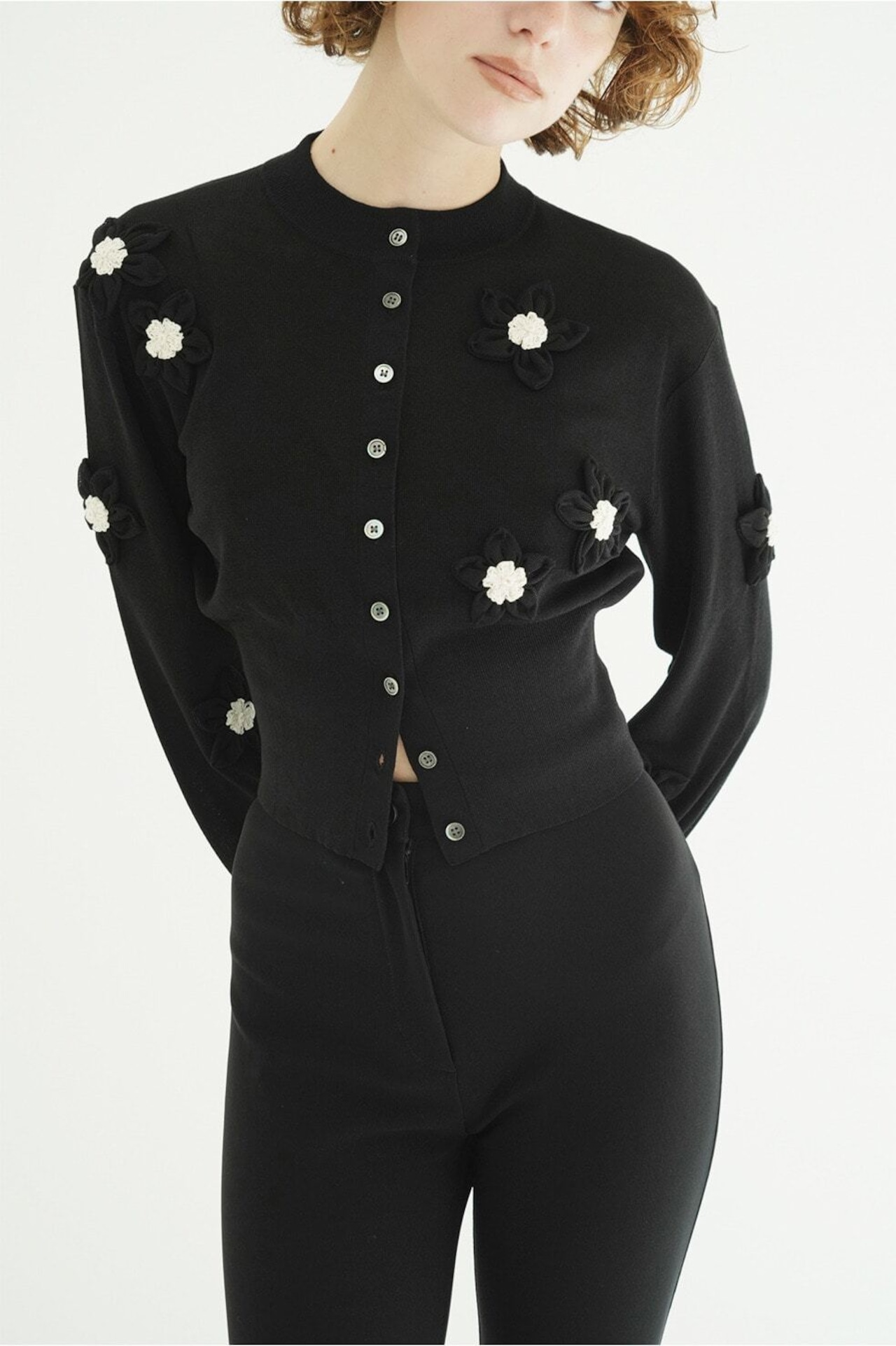 CLANE FLOWER MOTIF KNIT CARDIGAN