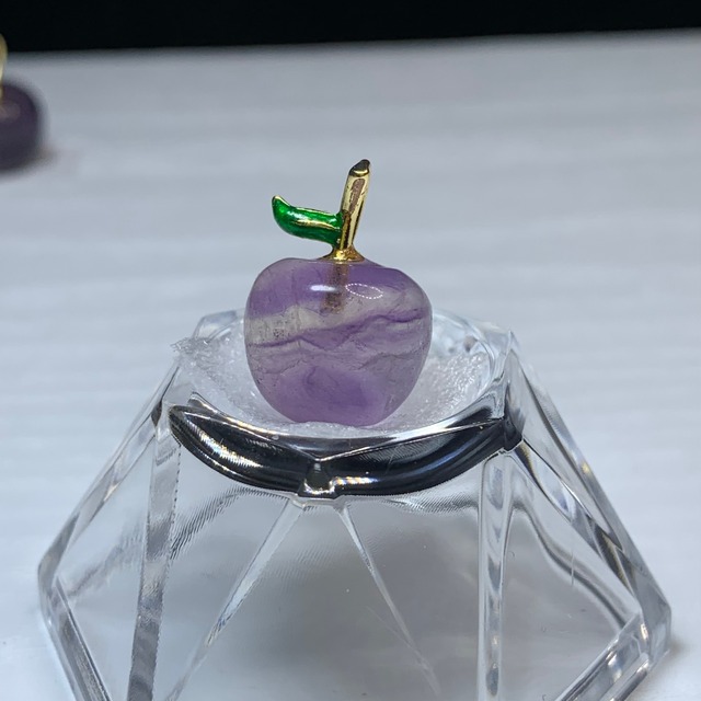 4.フローライトりんご・ペンダントトップ