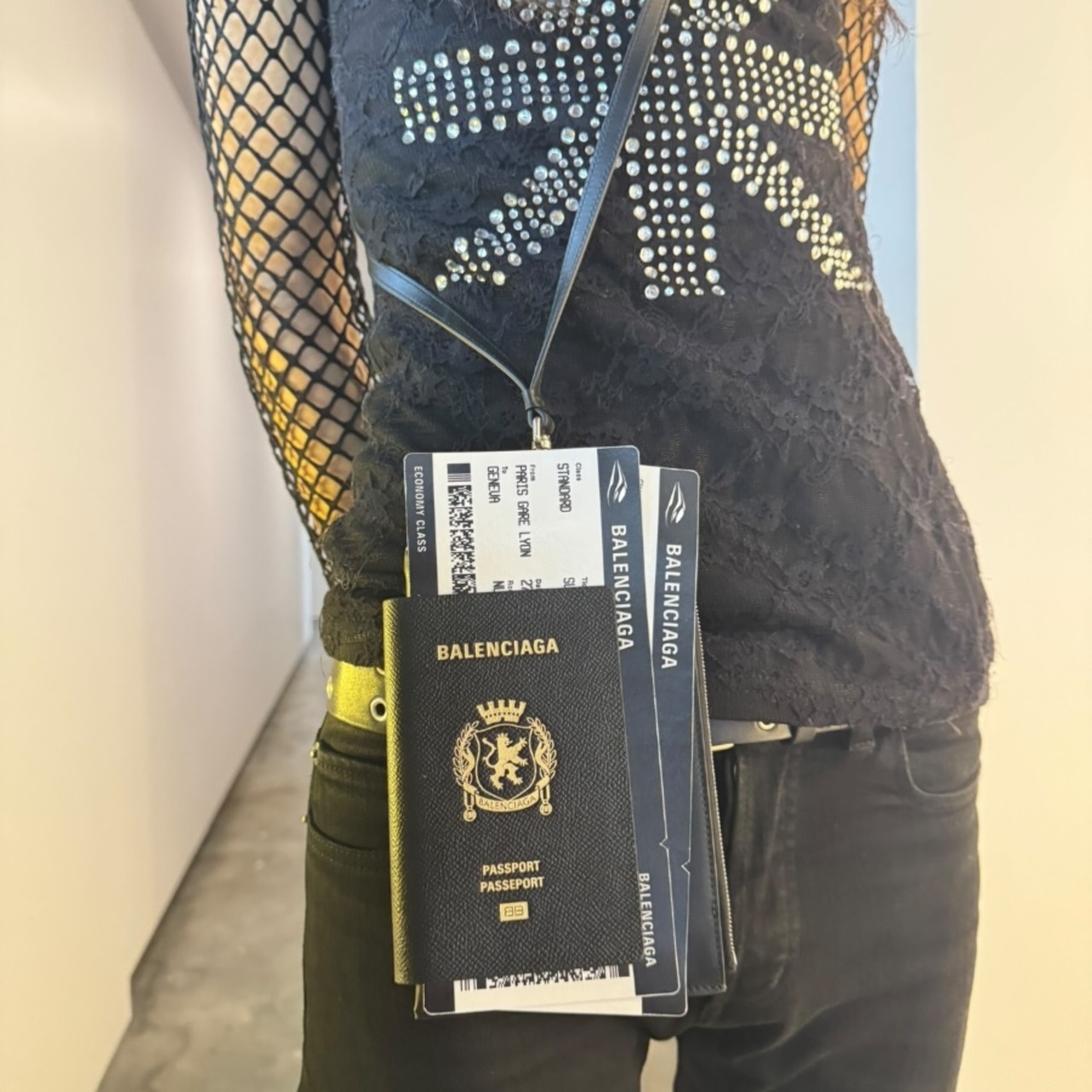 【BALENCIAGA】PASSPORT PHONE HOLD - 8