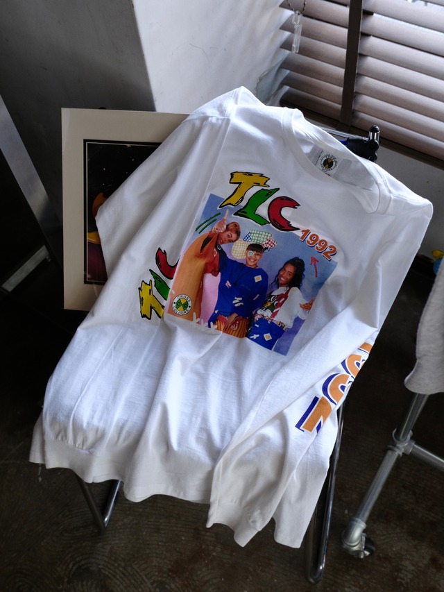 Used CROSS COLOURS TLC L/S TEE