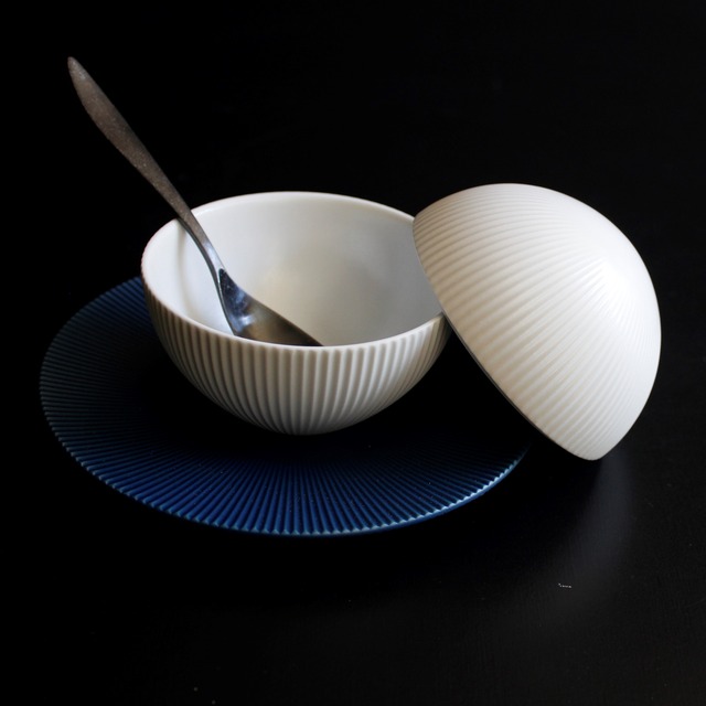 AS　李荘窯　白磁ブラストしのぎ　球型　小蓋物