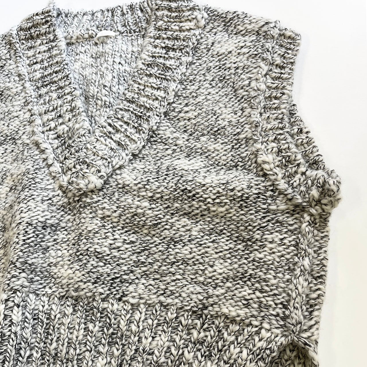 COMM.ARCH. コム・アーチ HAND FRAMED CHUNKY VEST 手横編み機
