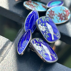 ヴィンテージ 輸出用七宝のカフスボタン　ロイヤルブルーに桜小鳥