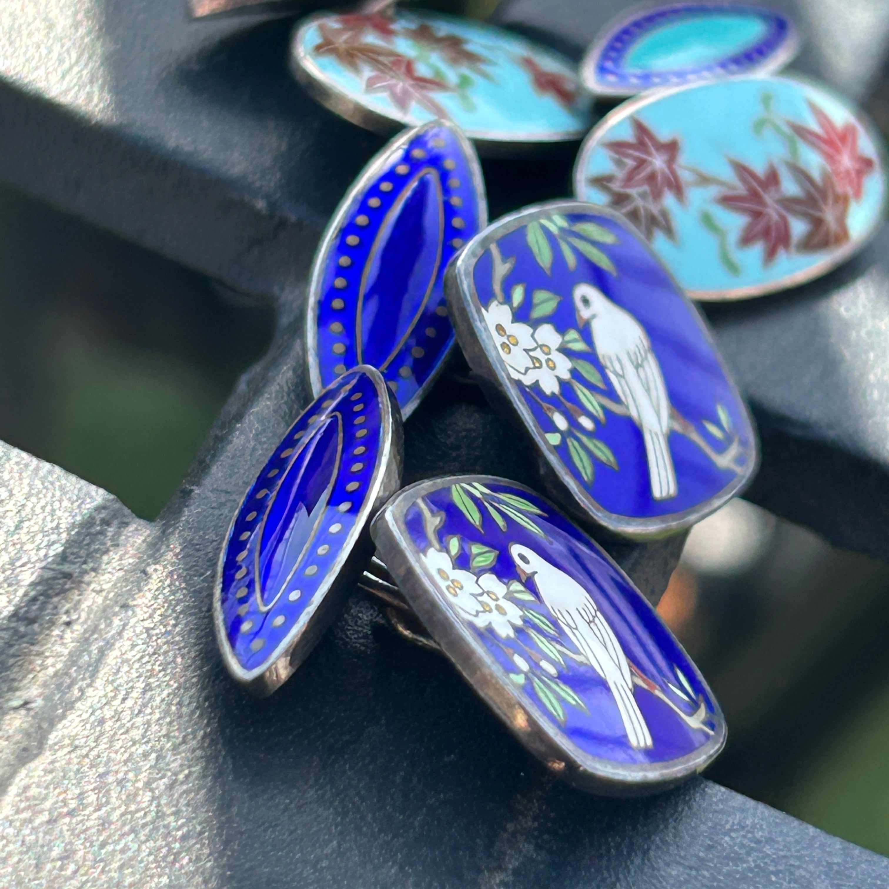 ヴィンテージ 輸出用七宝のカフスボタン　ロイヤルブルーに桜小鳥