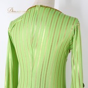 ベリーダンス 衣装 サイーディドレス グリーン系 ワンピース ドレス ヒップスカーフ ヘッドアクセサリー 頭飾り 黄緑 緑 金 ストライプ柄 スパンコール ビーズ 豪華 装飾 華やか バラディ キラキラ 煌びやか 3点 セット ストレッチ 伸縮 ゴールド系