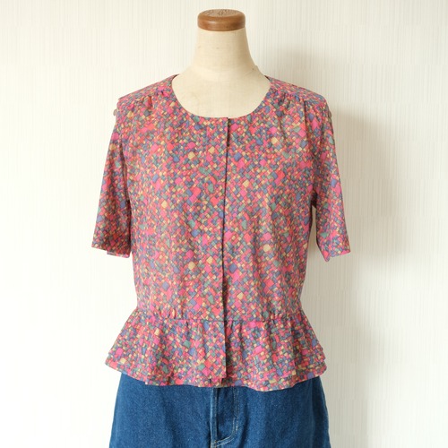 ペプラム柄ブラウス