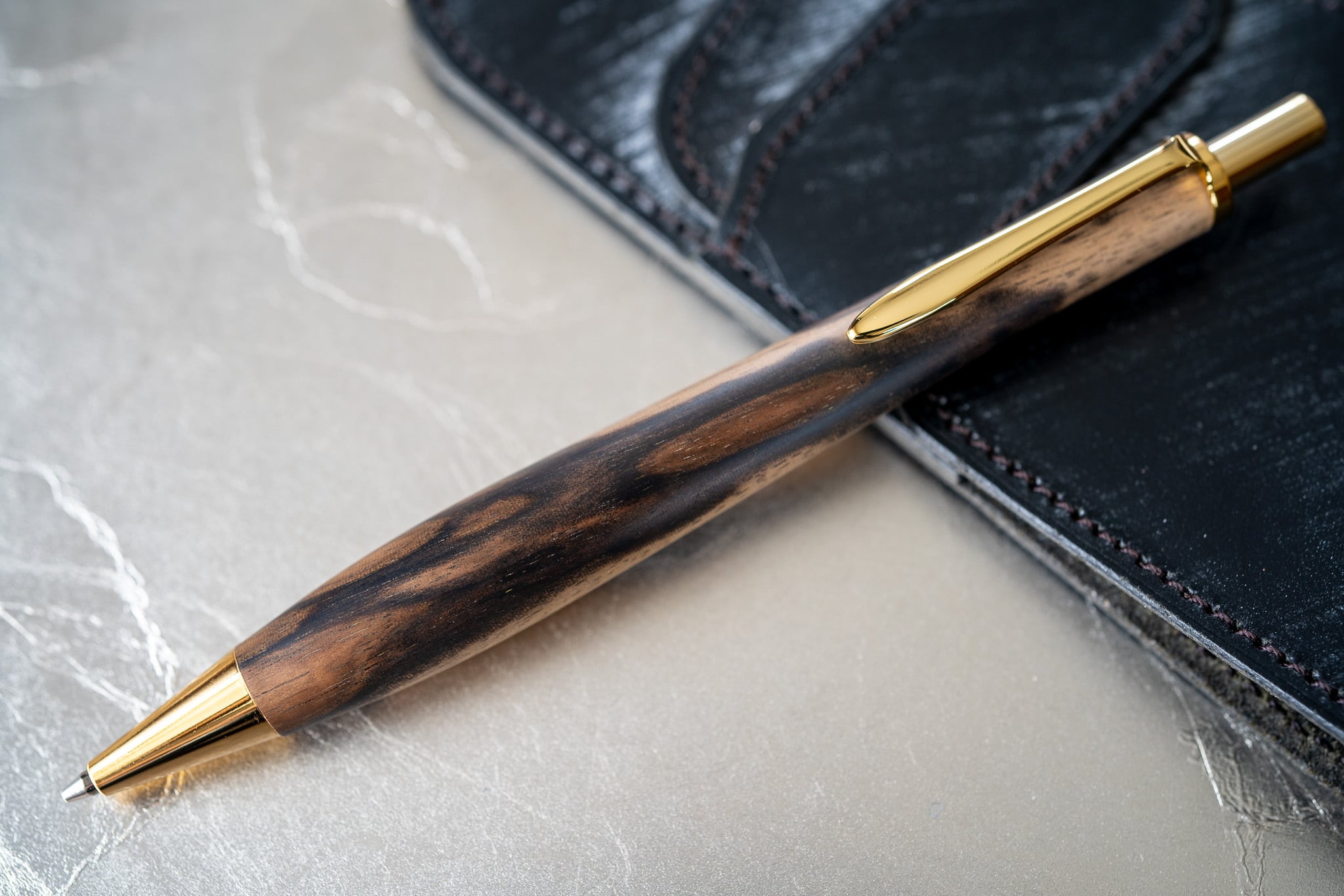 魅惑の黒い紋様】 黒柿孔雀杢 受注生産品 | 木軸ペン工房 金杢犀 魅惑の黒い紋様】 黒柿孔雀杢 受注生産品 | 木軸ペン工房 金杢犀