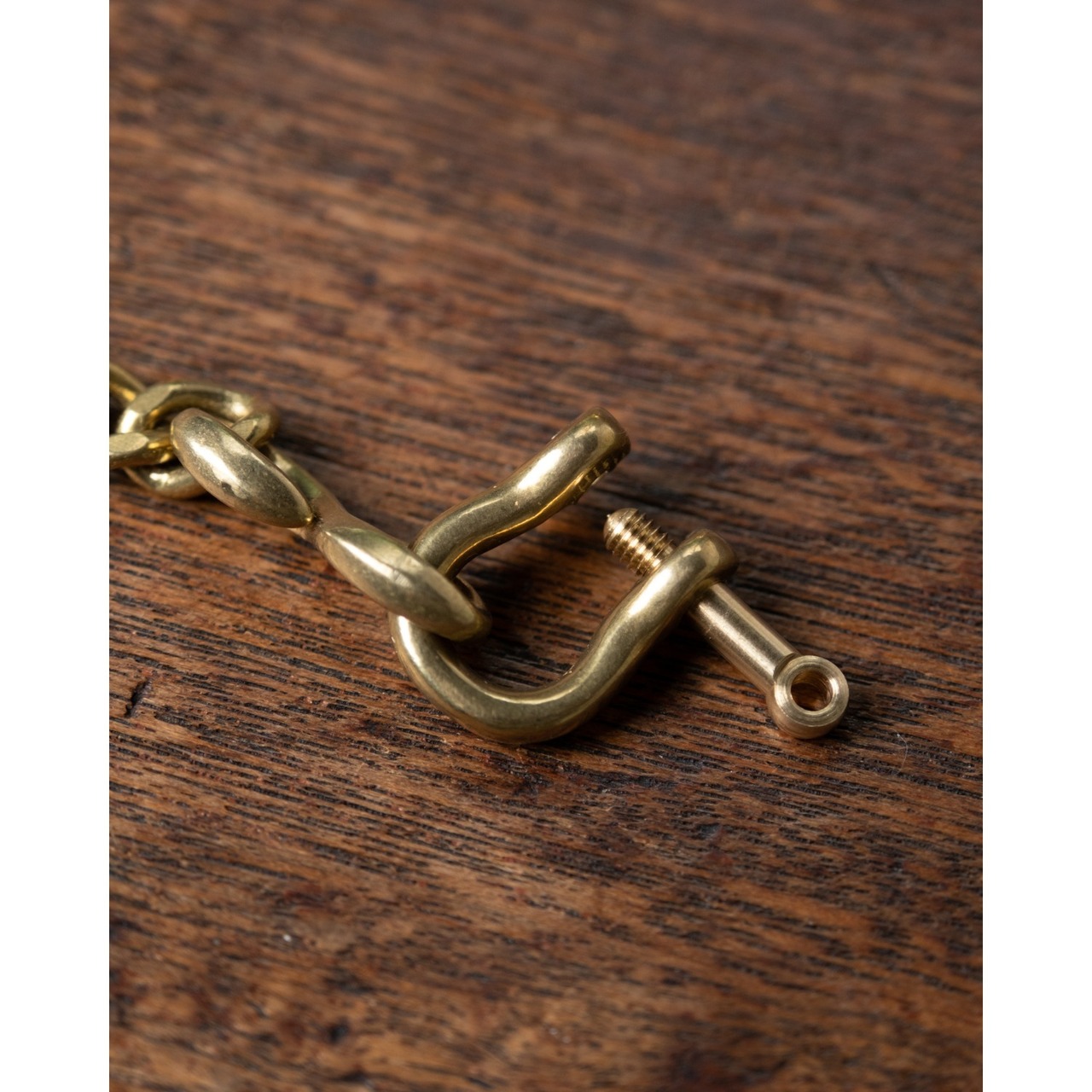 ネジ式シャックル付き真鍮ウォレットチェーン