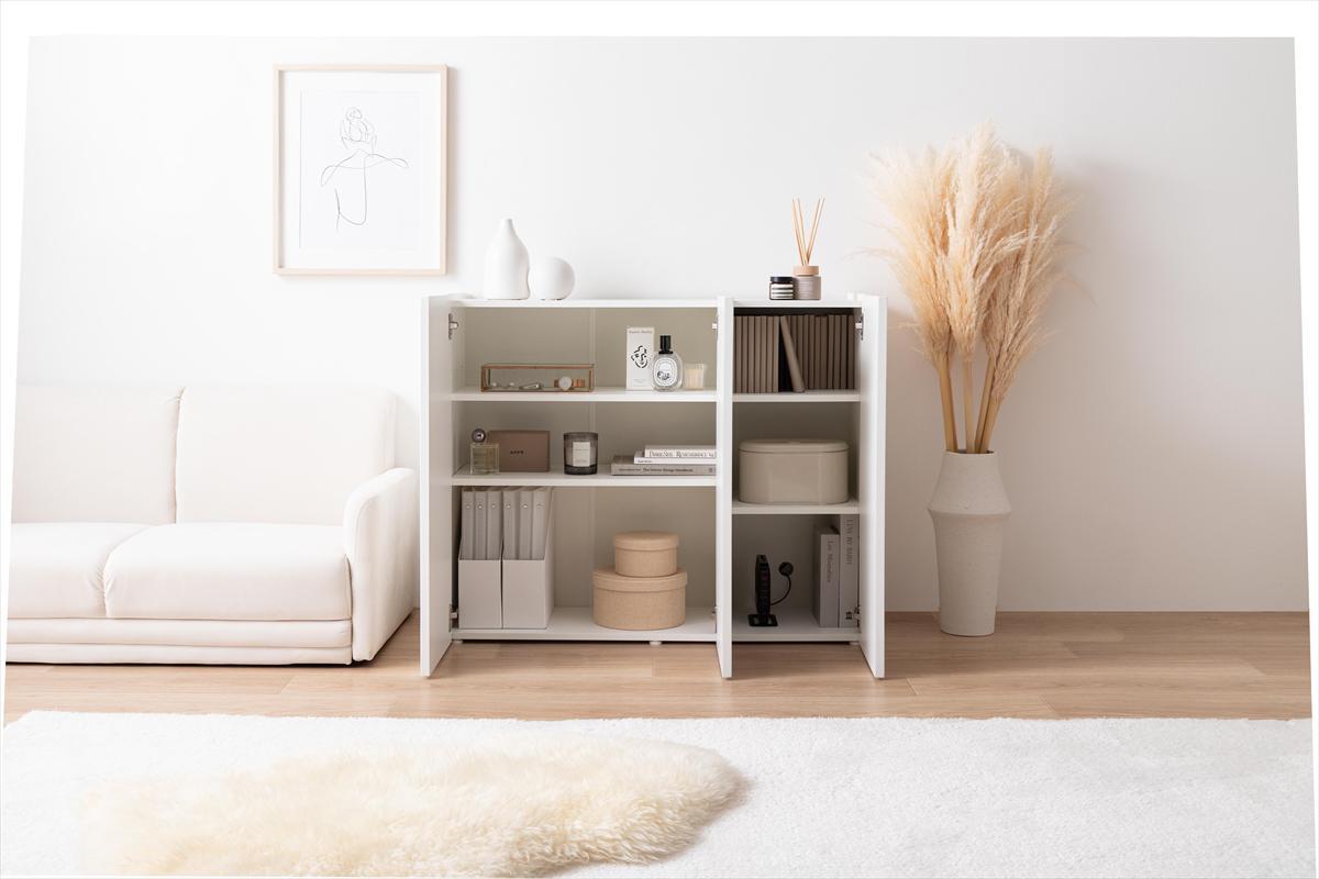 上品な波型扉が魅せるホワイトのキャビネット (幅95cm) | TKSKSHOP