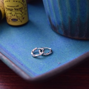 ステンレスツイストフープピアスSV