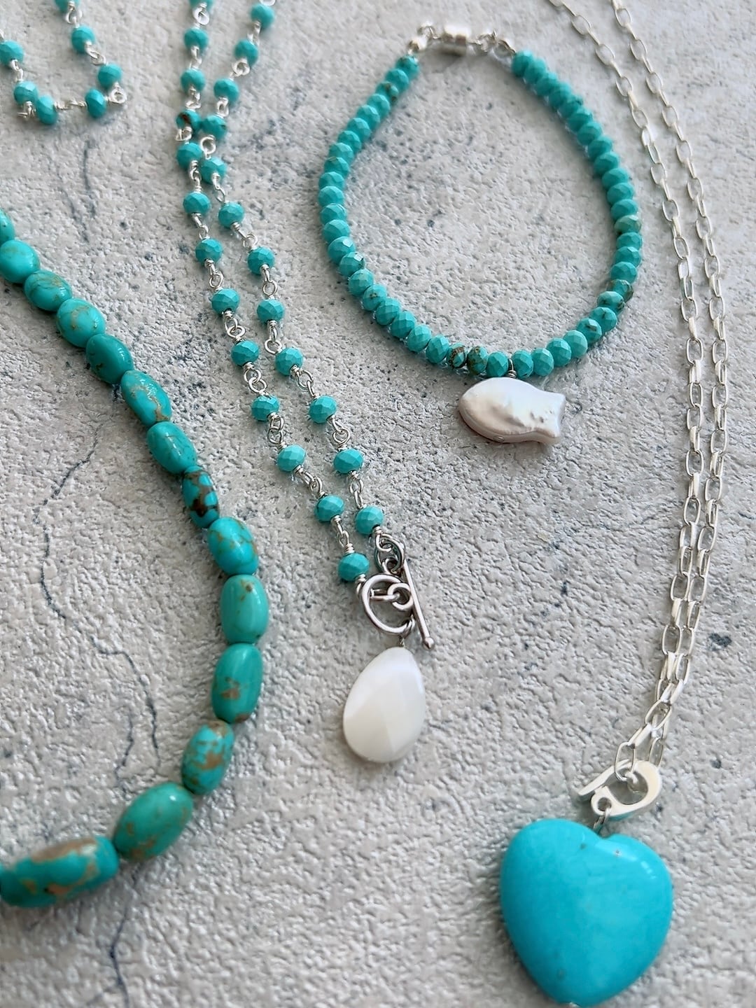 ターコイズ・ブレスレット | 上品なアクセサリー | こだわり素材・重ね