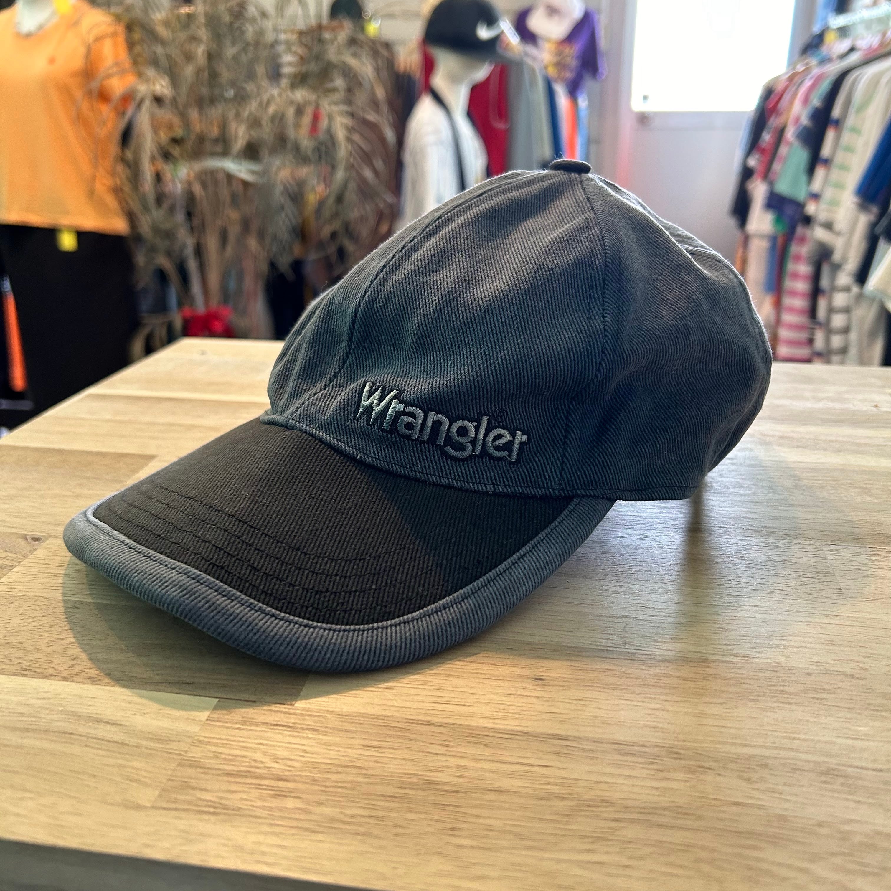 Wrangler】ベースボールキャップ 刺繍ロゴ USA規格 浅め フェード