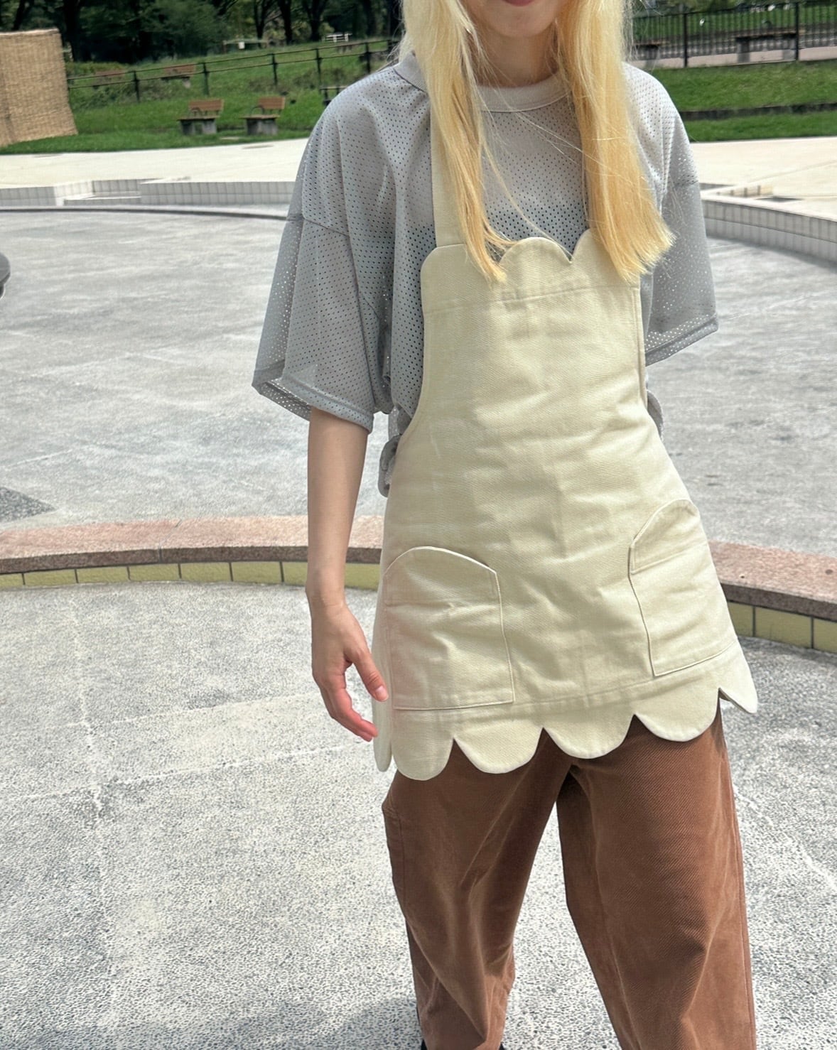 MOON TREE PLANET  [APRON]