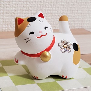 素焼き陶器のラインストーン付き　猫人形(金・三毛・黒)
