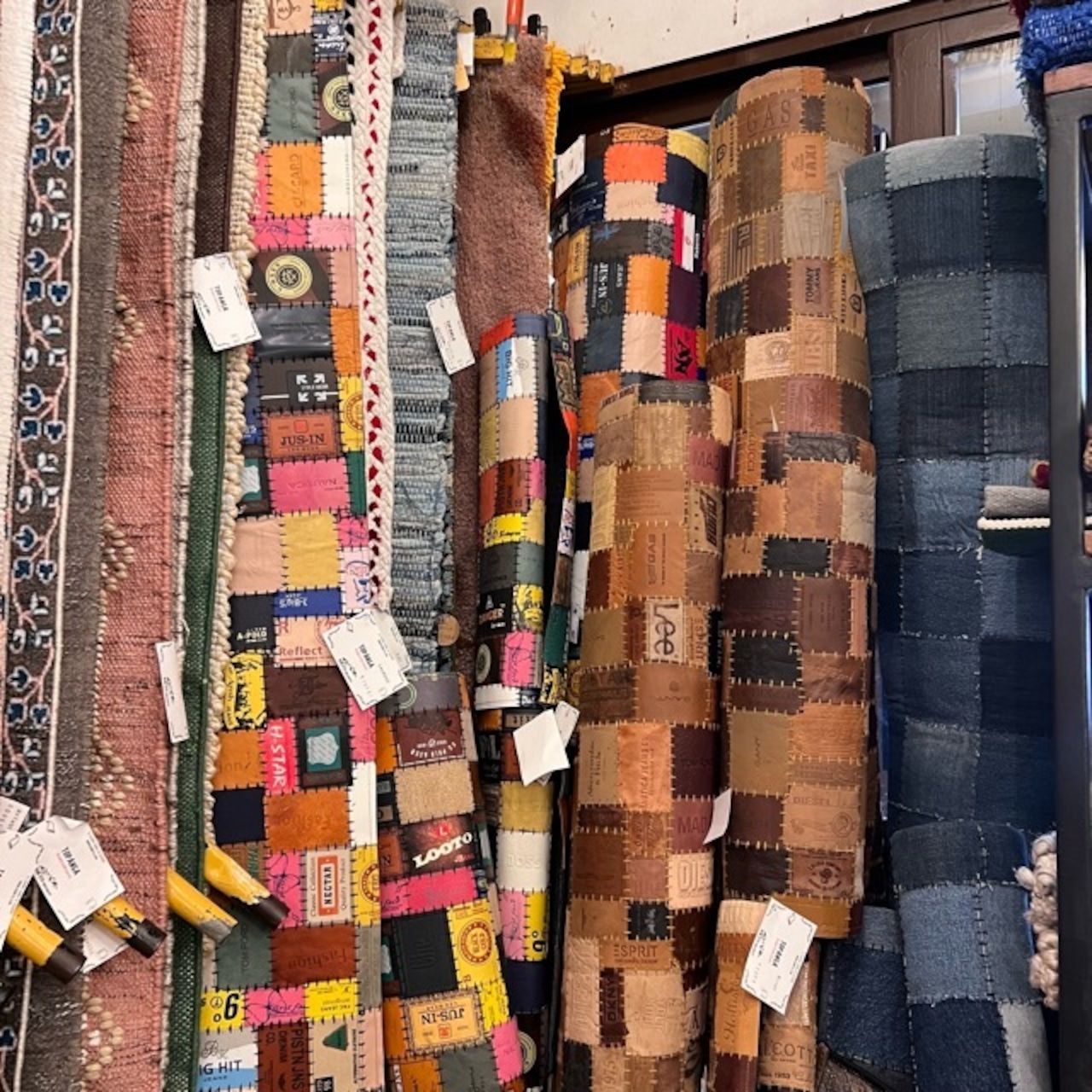TOPANGA Homefurnishing デニムレザーパッチフロアラグマット 80×130cm マルチカラー フロアマット レザーラグ 二人掛けソファ 一畳分