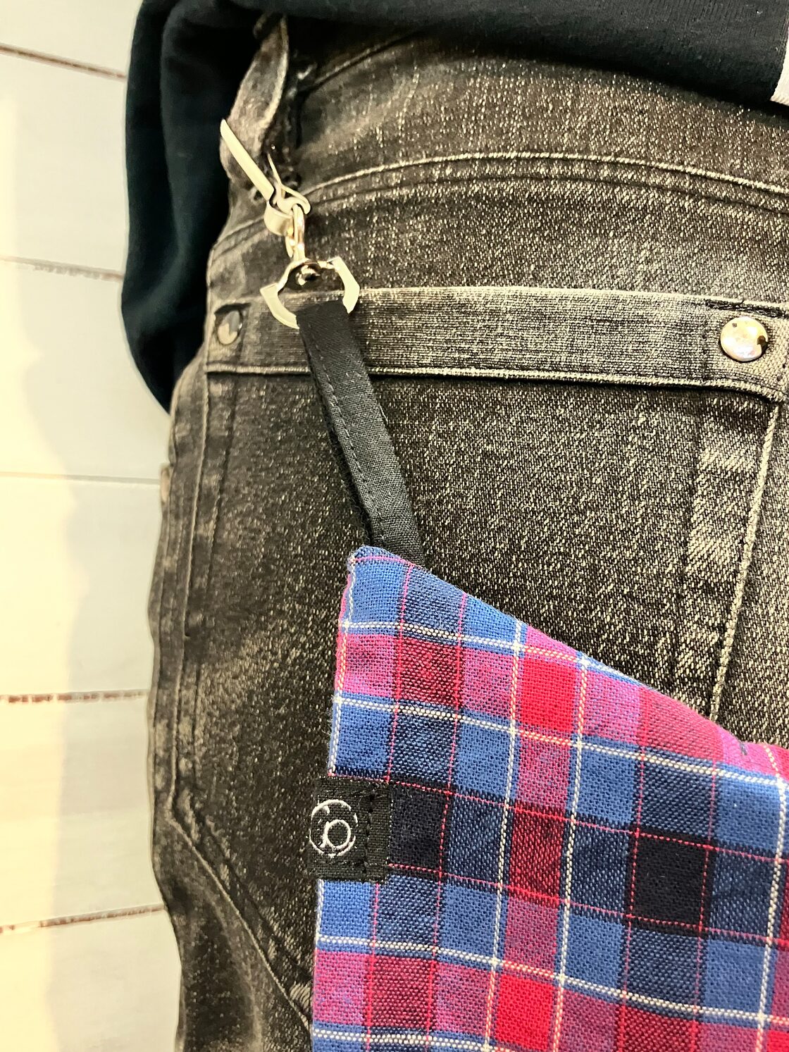 バムフラップ 赤青チェック けつあて しり当てヒップバッグ 