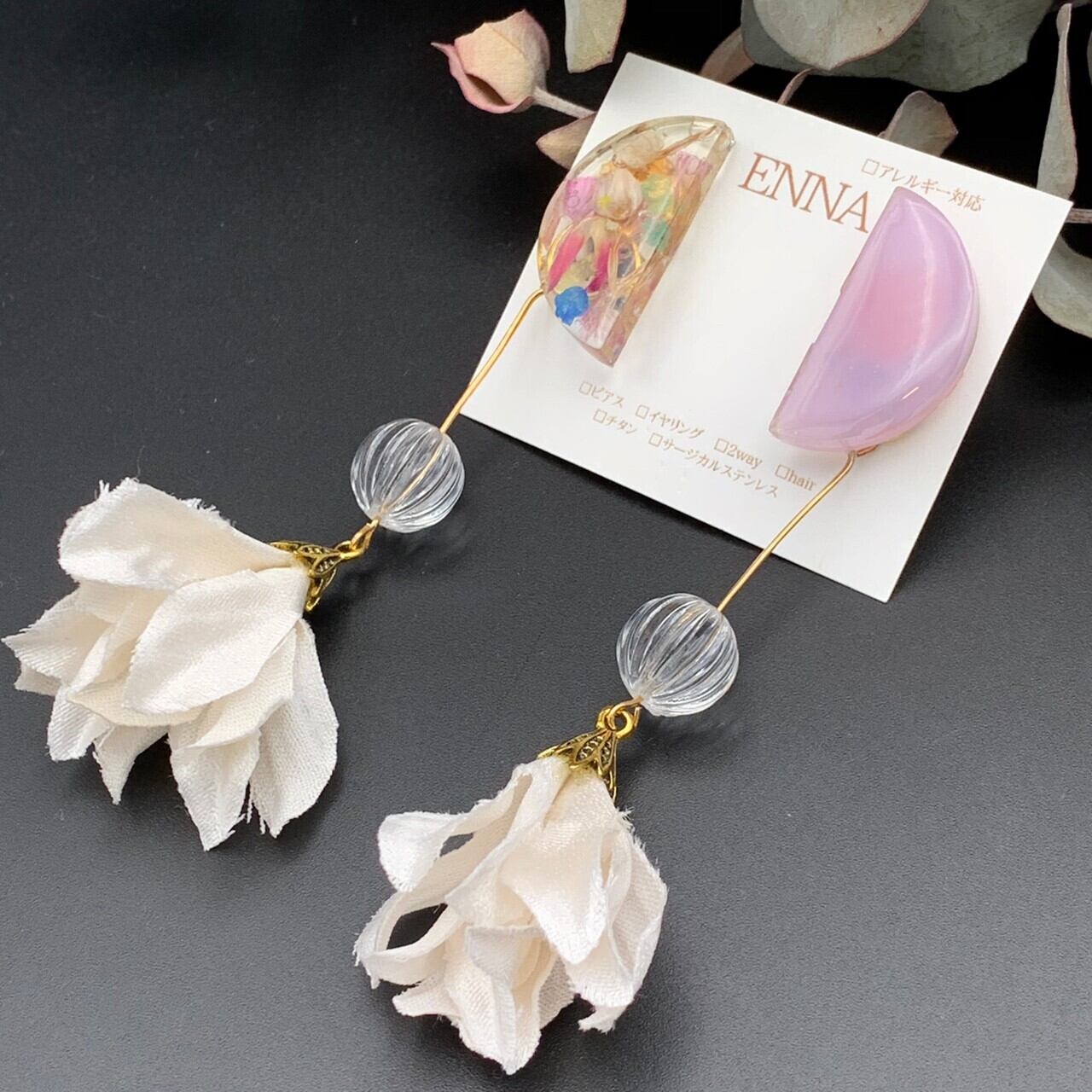 半月型×布花びらイヤリング | CARA handmade