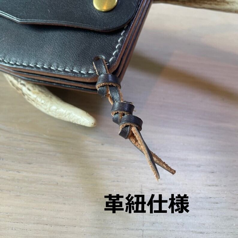 ミドル トラッカーウォレット（丘染めブラック）エルバマット | Chase