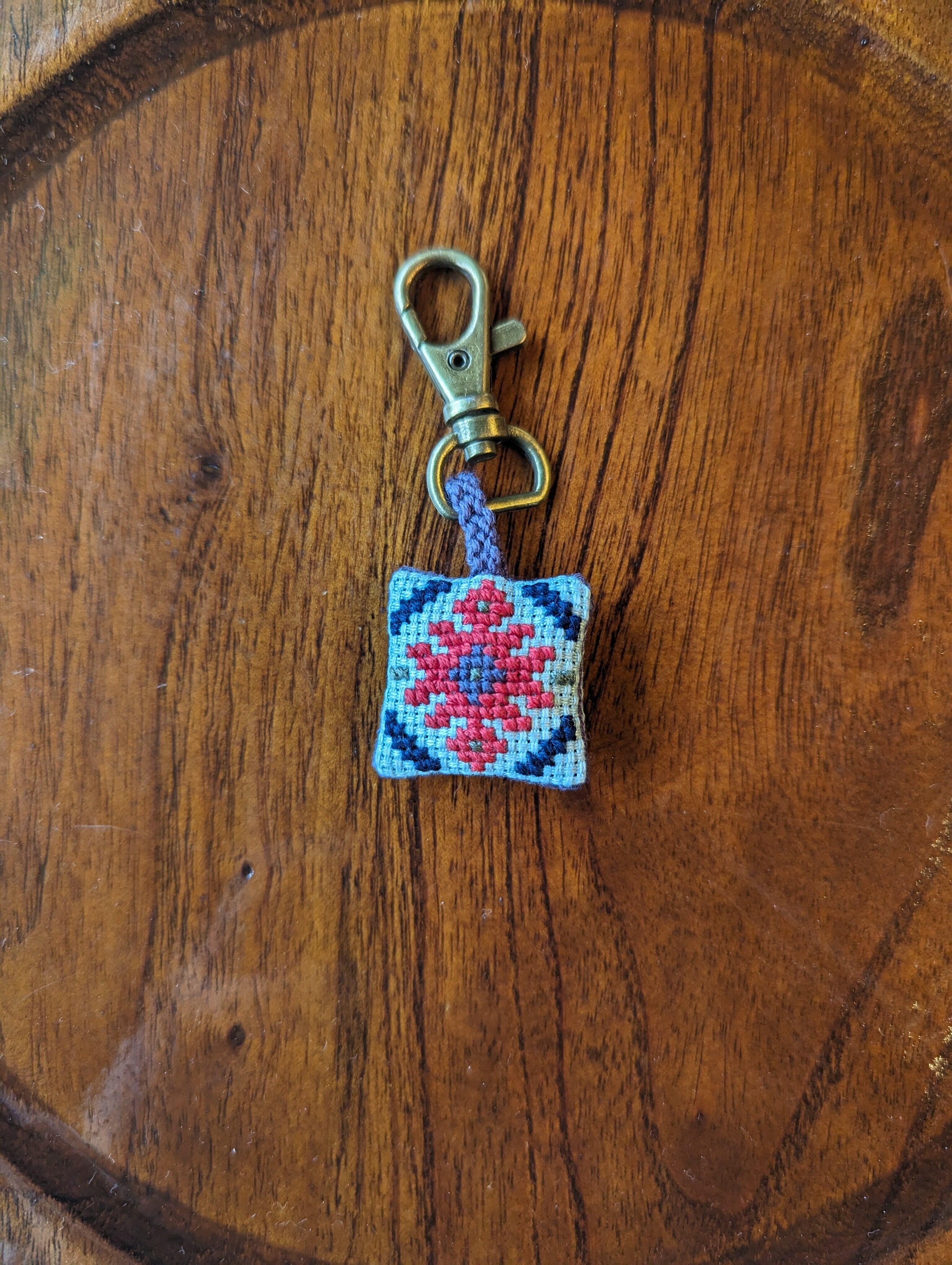 手刺繍existence マースお守り