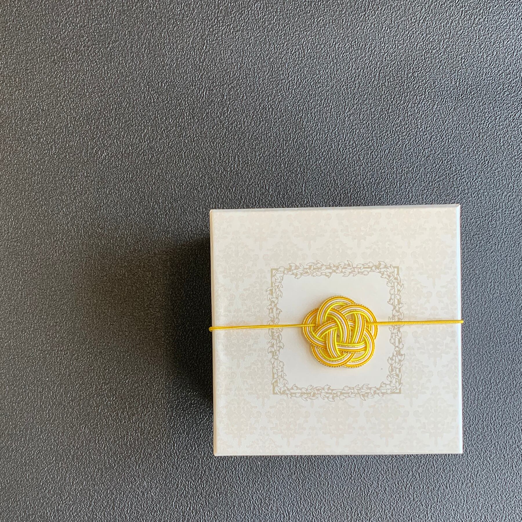 BOXプリザーブドフラワーアレンジメントkuchinashi《水引