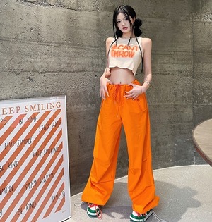 パンツ ズボン ワイドパンツ カーゴ ストレートパンツ ロング丈 ドローストリング ポケット ワイド ポケット ハイウエスト 大人可愛い シンプル カジュアル 大人 おしゃれ お洒落 大人女子 こなれ感 無地 春 秋 10代 20代 30代 レディース 女性用 OL 通勤 学生 通学 デート お出かけ 休日 旅行 着回し 普段使い 楽ちん 脚長 ゆったり オレンジ S M L