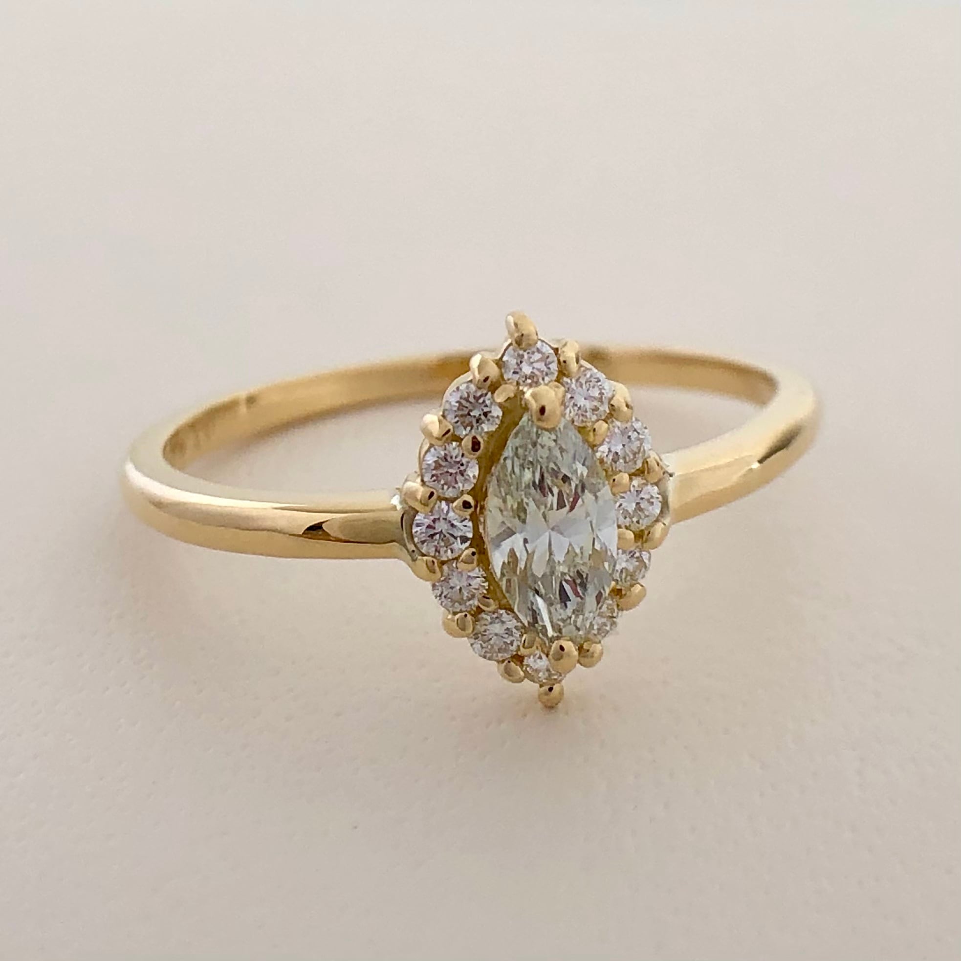 マーキスカット ダイヤモンド ヘイローリング 0.183 / 0.10 ct K18イエローゴールド チェカ 鑑別書付 | cheka Diamond  & Jewelry powered by BASE