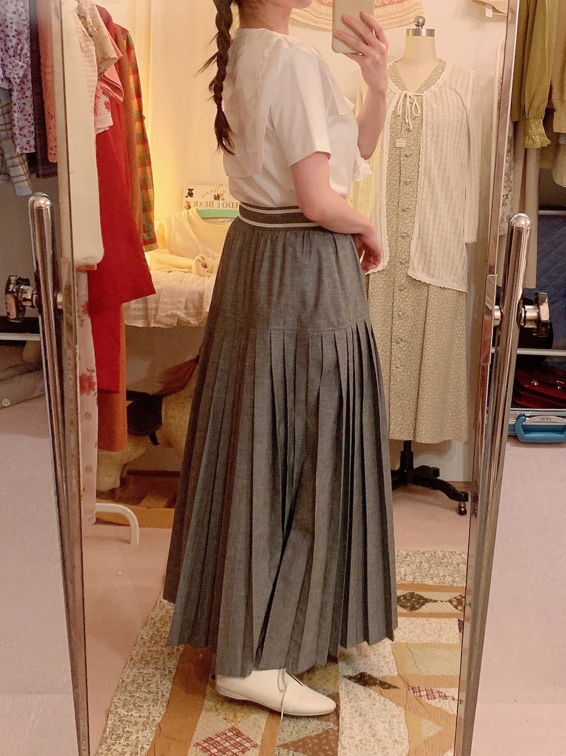 original / brand new pleats skirt / gray