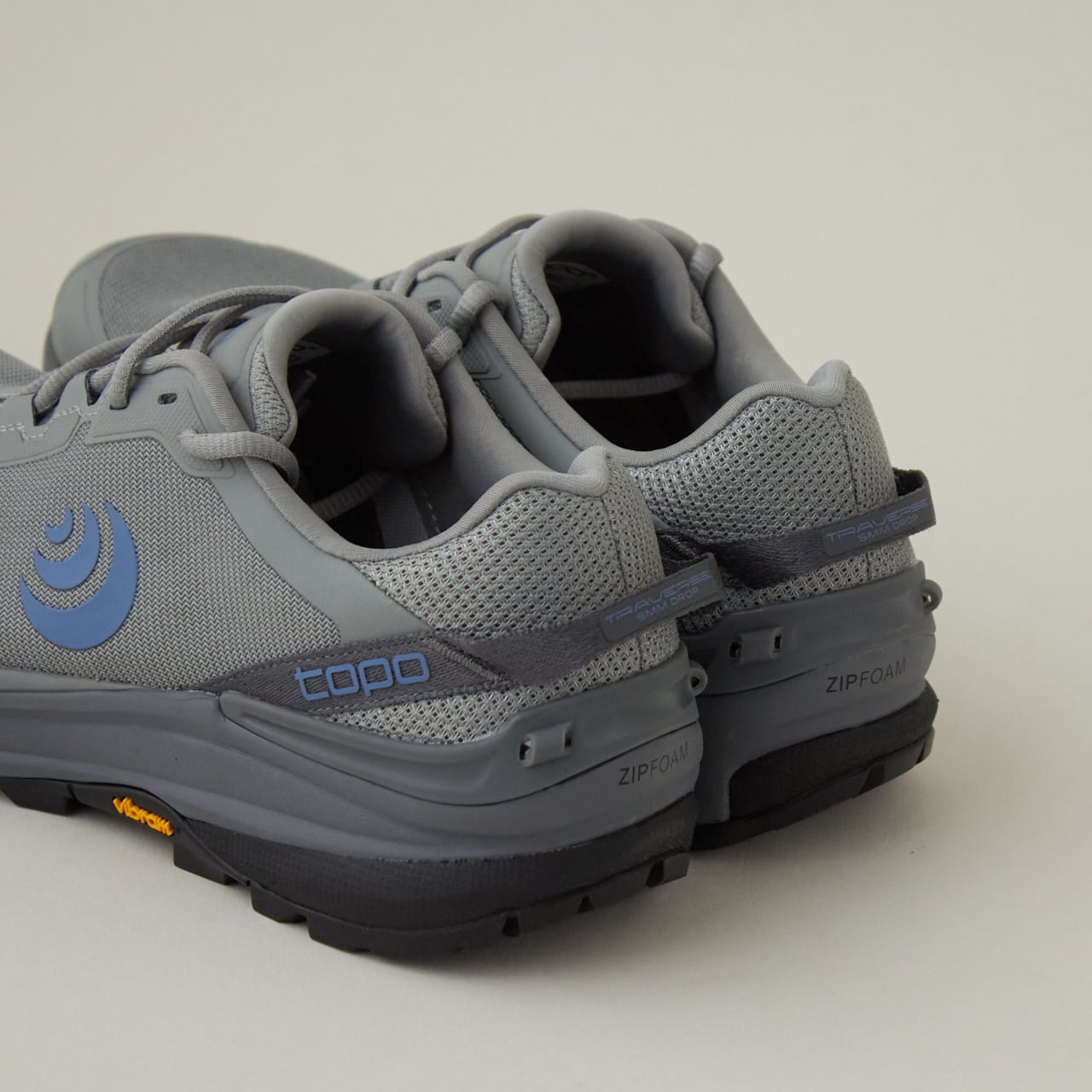 Topo Athletic（トポ アスレチック）TRAVERSE - グレー／ブルー（Grey