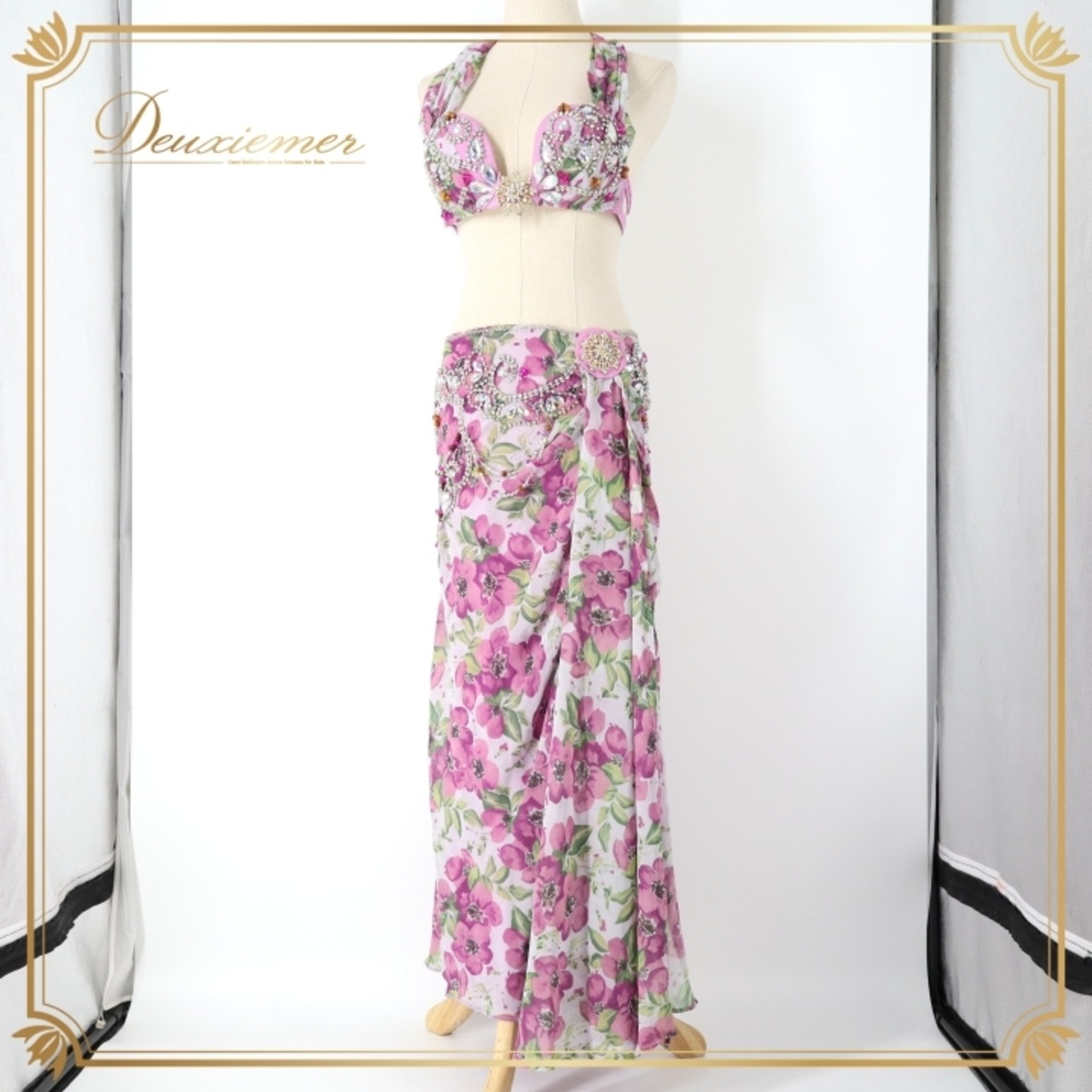 ベリーダンス オリエンタル 衣装 上下セット ピンク系 トップス スカート アーム アーム飾り 紫 緑 花柄 鮮やか かわいい ダンス衣装 ラインストーン ビーズ 豪華 装飾 ステージ イベント 華やか パープル系 グリーン系