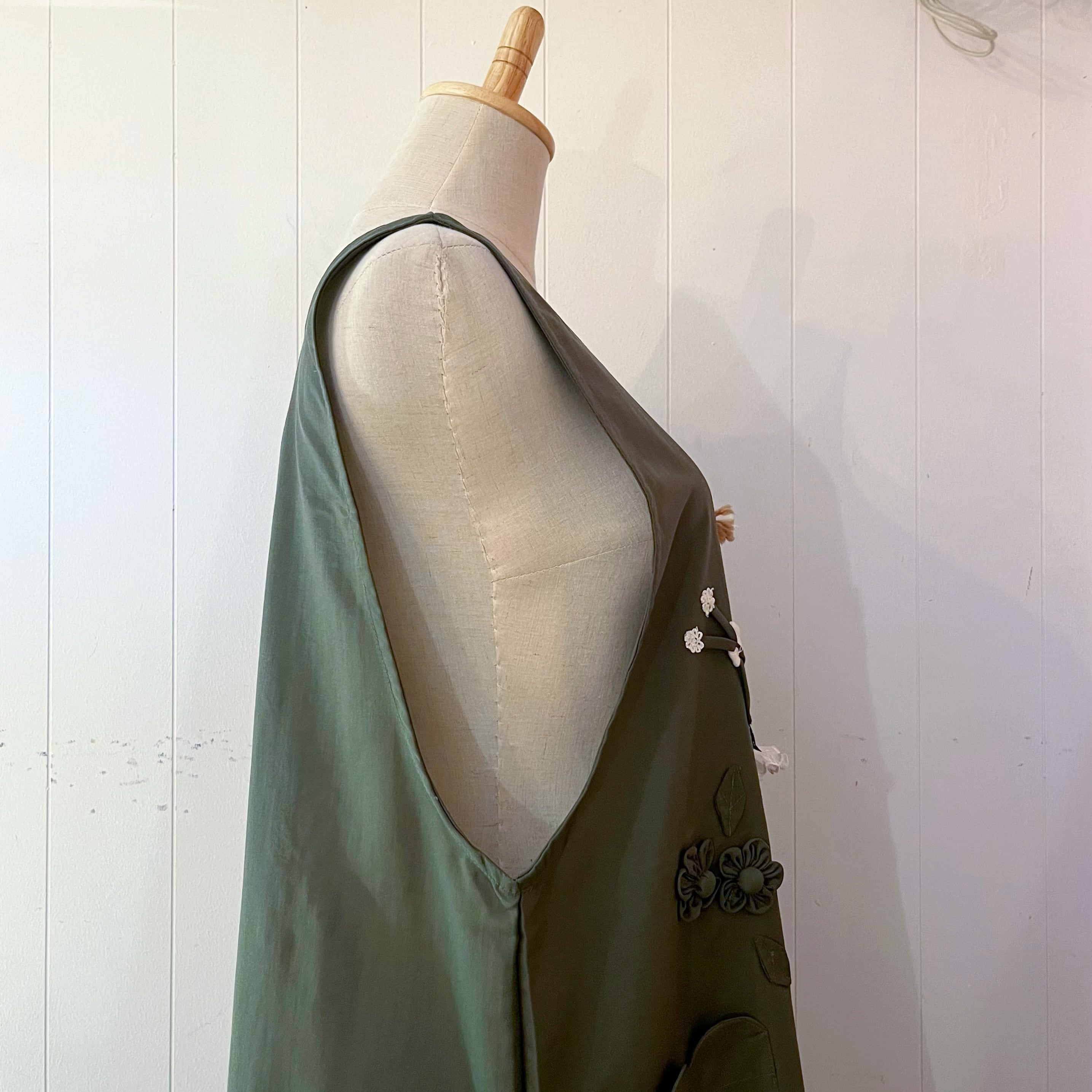 doll applique khaki jumper skirt