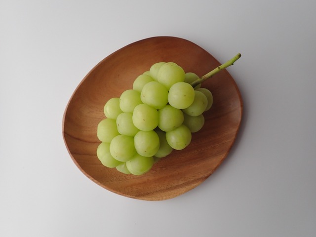 [9月中下旬から発送]そこそこ規格 瀬戸ジャイアンツ（内容量　2房、約1.1kg）