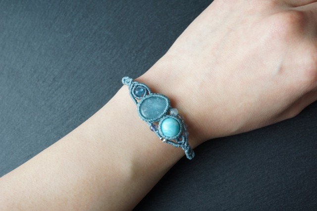 アクアマリン＆ラリマーのマクラメブレスレット ＜さざ波＞