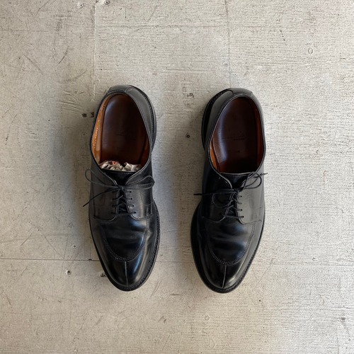 Allen Edmonds "U-tip Leather Shoes"