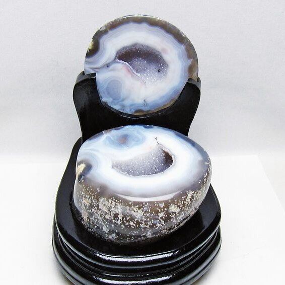 1.1Kg トレジャーメノウ アゲート ジオード 台座付属 一点物 175-1521