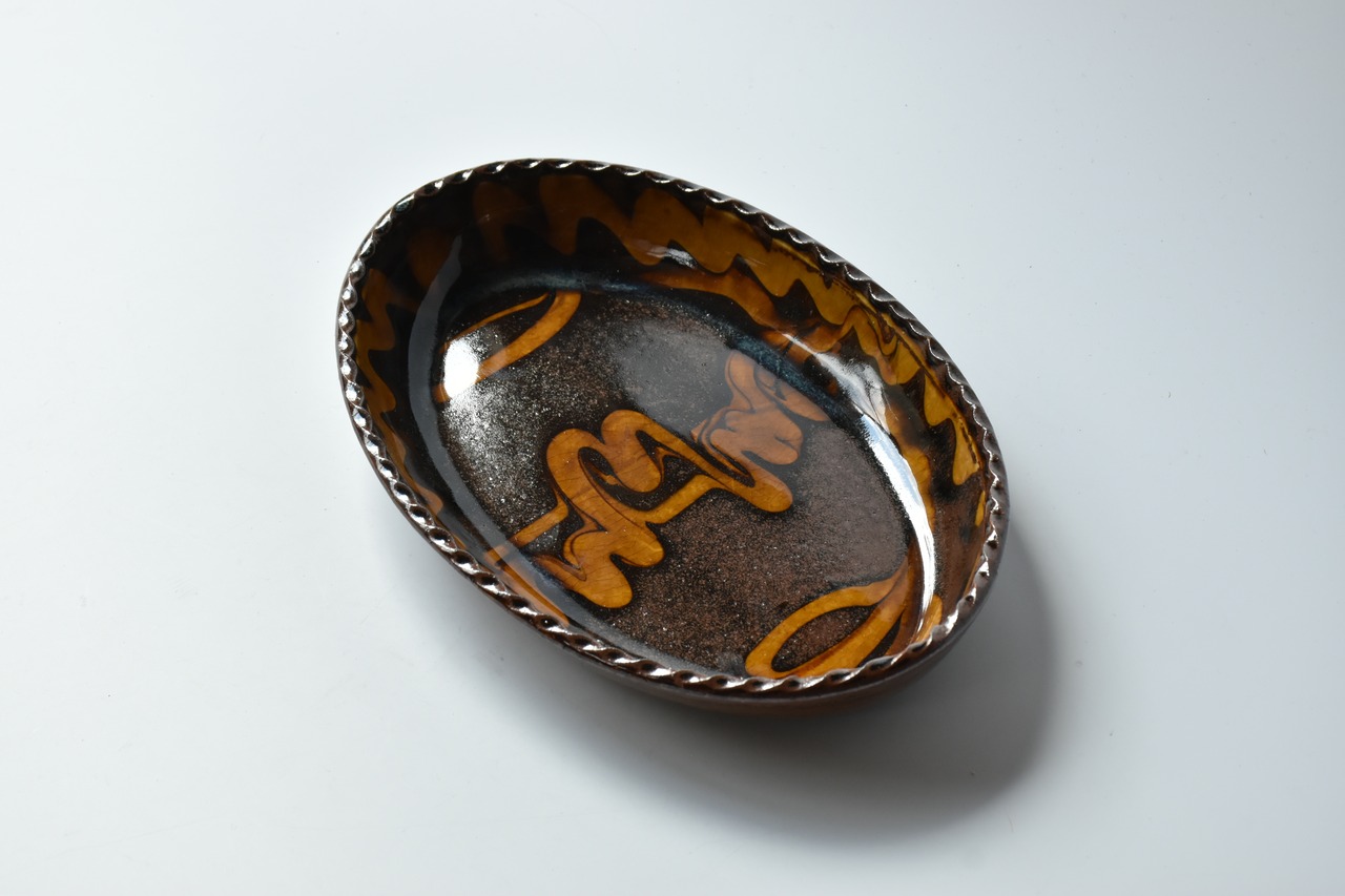 小代焼ふもと窯 / 井上尚之 : 楕円皿 (大) スリップウェア ①