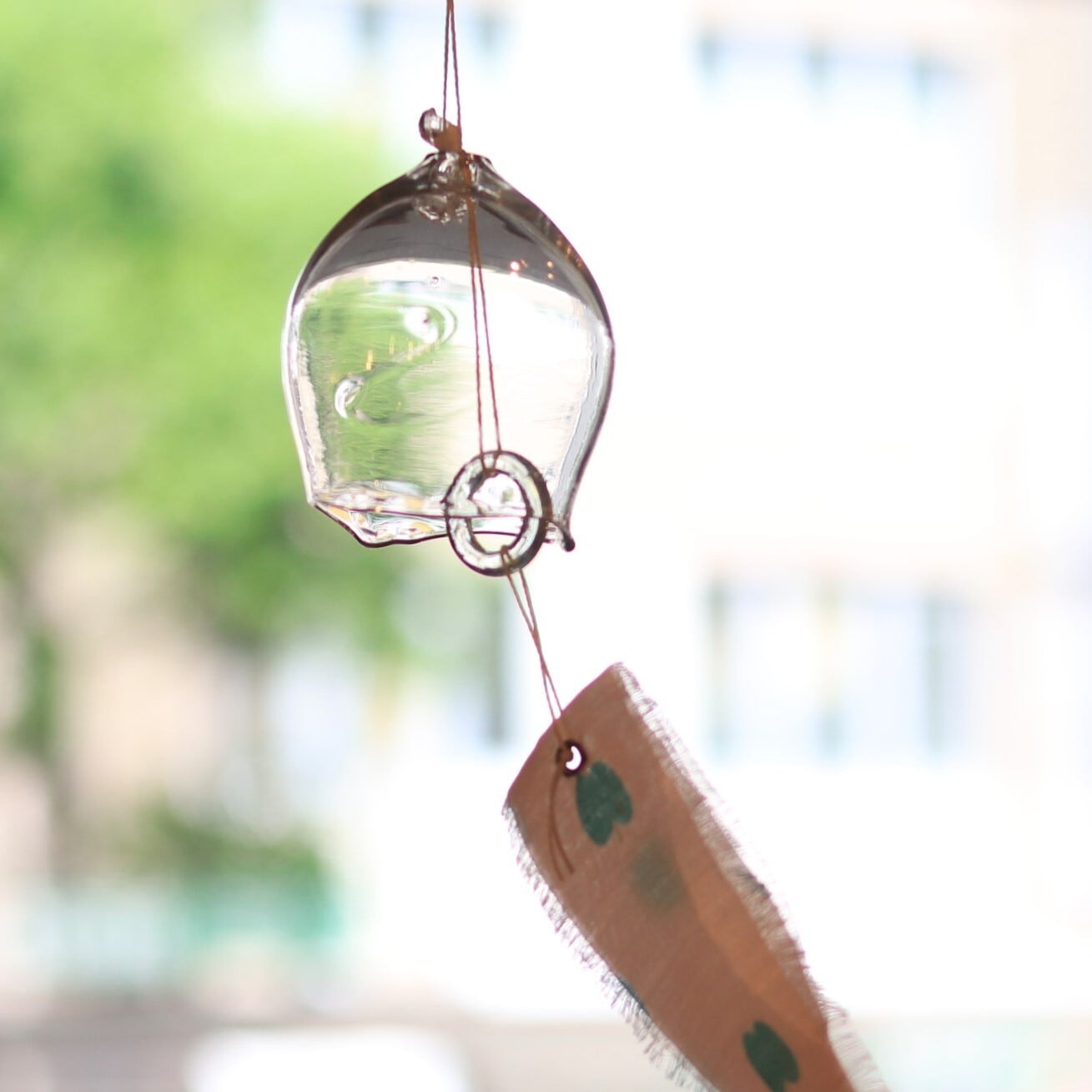 インテリア】吹きガラスの風鈴 グリーンアップル | ジーフラット
