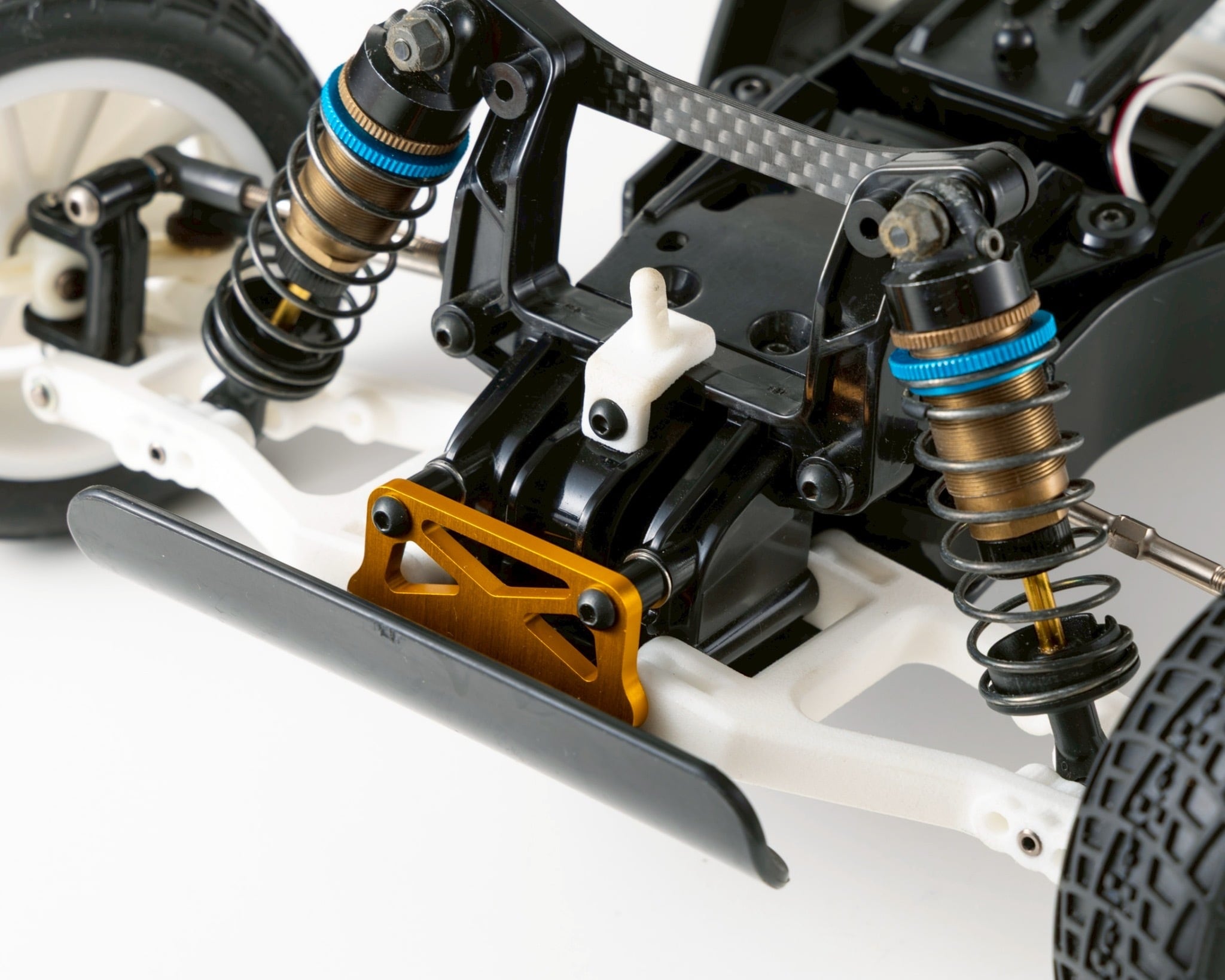 DT02フロント強化ヒンジピンブレース(素材3ミリ厚ジュラルミン)PBRW