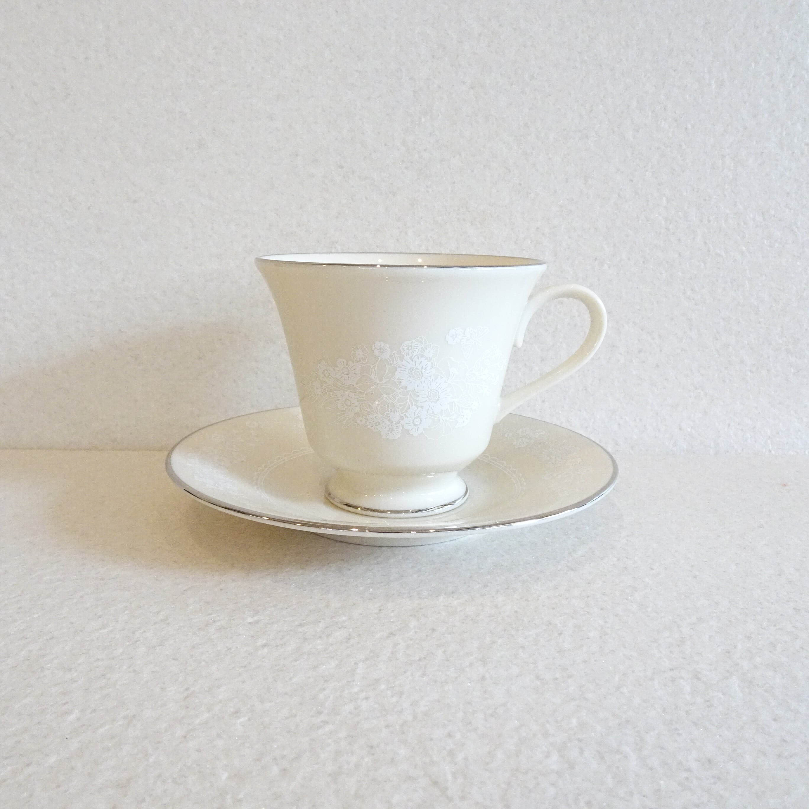 アメリカ・LENOX社 SNOW FLOWER カップ&ソーサー