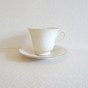 アメリカ・LENOX社 SNOW FLOWER カップ&ソーサー