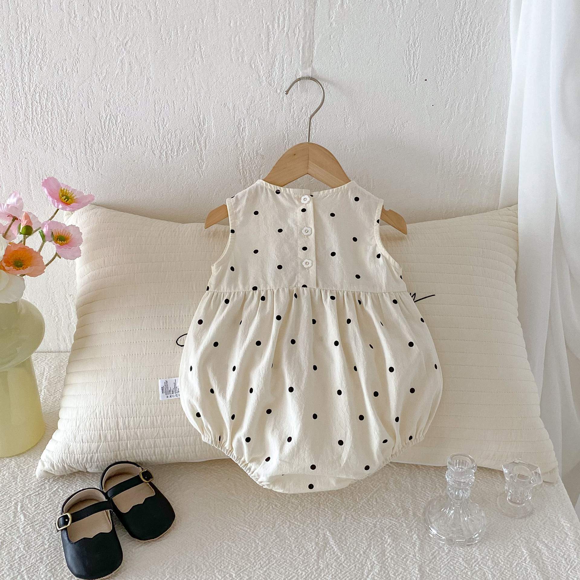 リボンフリルドットロンパース