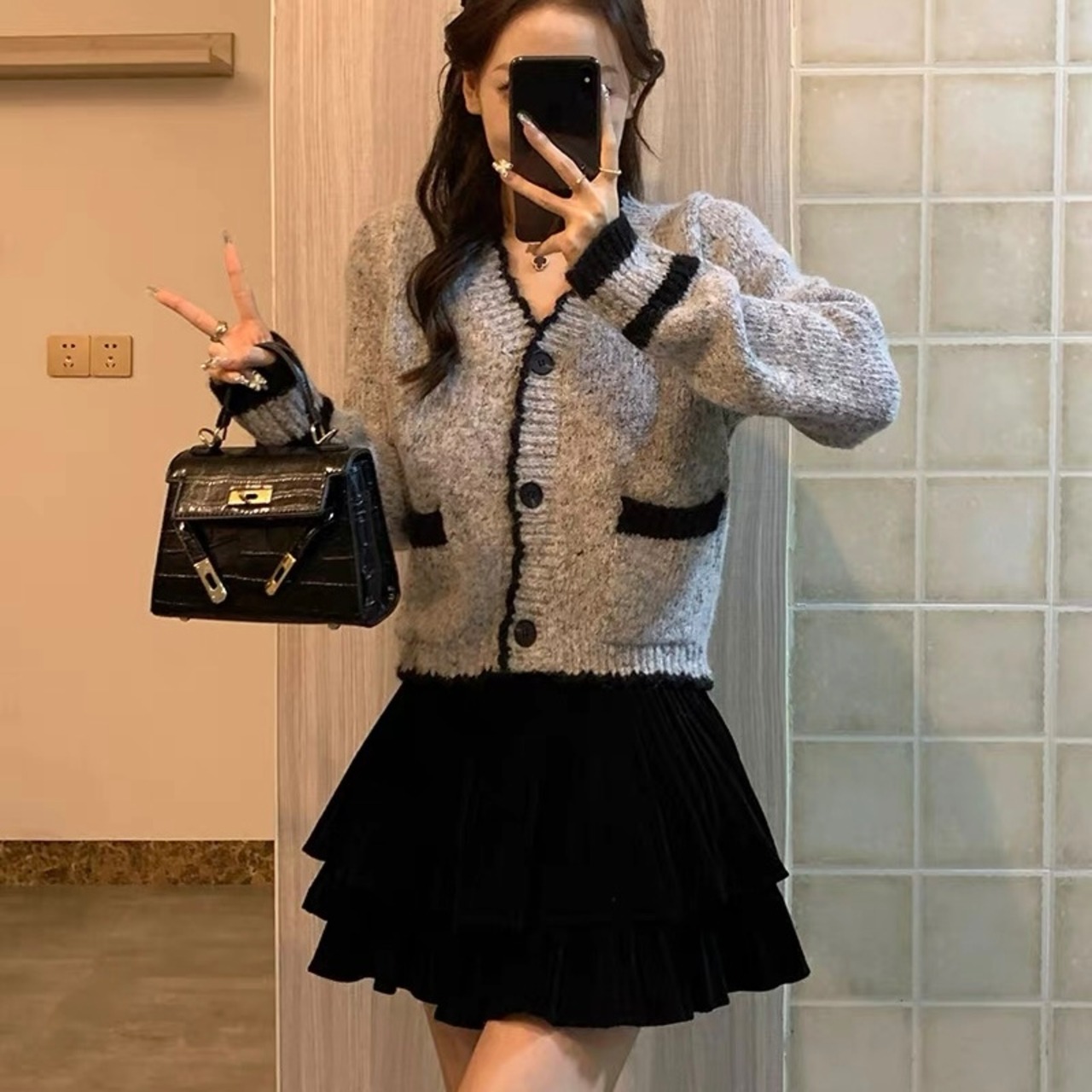V-Neck Contrast Trim Floral Knit Cardigan